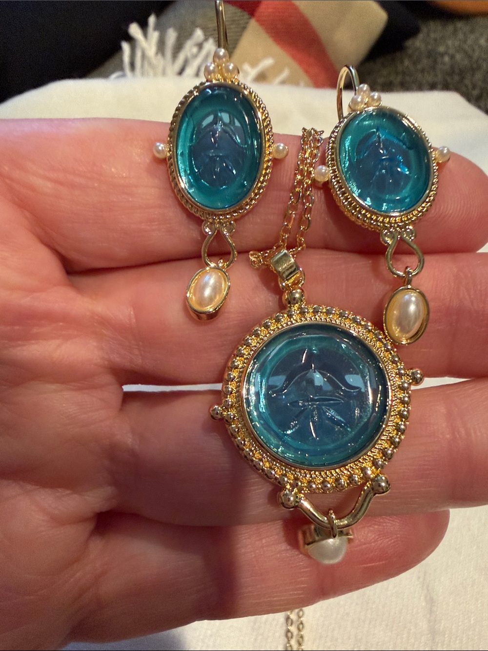 NEW Intaglio Gold - Blue & Pearl Pendant Necklace & Earrings Set